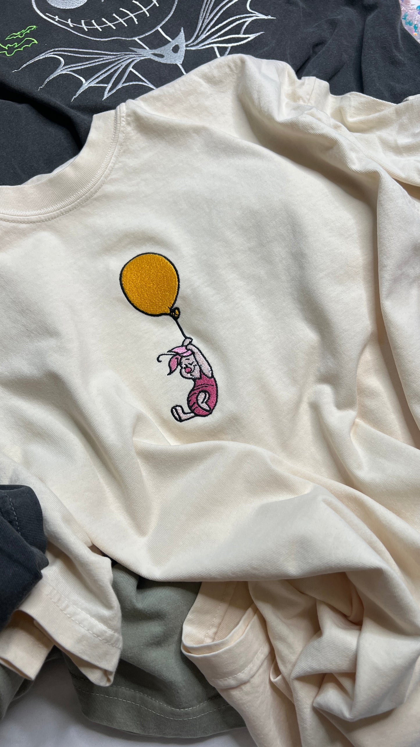 Cream little piglet short sleeve regular embroidered tshirt. !!! EST tat BEGINNING OF AUGUST ! ! NOT CROPPED !!! ( design is smaller and centered !!!)